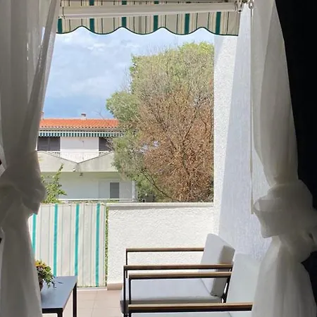 Sunny Apt Krk 800mt From Sea Apartamento
