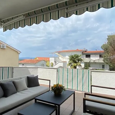 Sunny Apt Krk 800mt From Sea